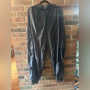 NWT - Fabletics Women’s lightweight cargo jogger